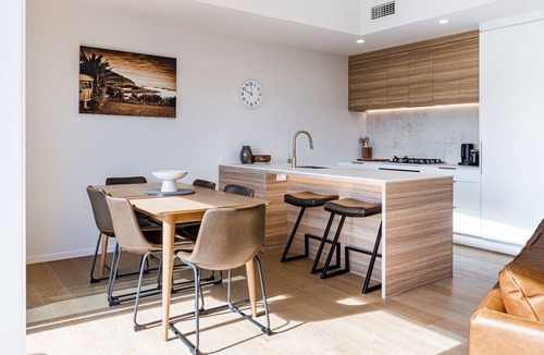 Raglan House | Wainui Place Luxury Townhouse Central
