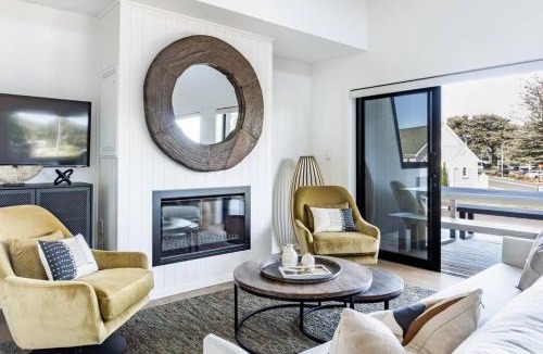 Raglan Apartment | Wainui Townhouses, Two Modern, Waterfront Units