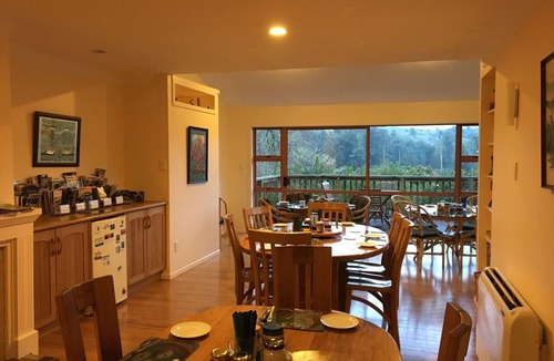 Waitomo Caves House | Waitomo Caves Guest Lodge