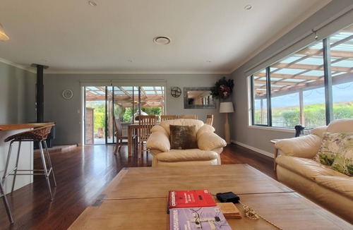 Waiuku House | Waiuku Lifestyle Sanctuary: 3 Bedrooms, 3 Bathrooms & Private Gym