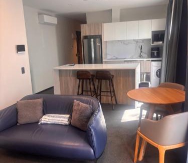 Christchurch City Centre Apartment | Walk to Stadium, large 1bed & Parking
