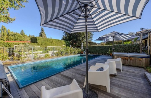 Wanaka House | Wanaka Lakeside Serenity at Eely Point with Pool