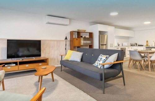 Wanaka Apartment | Wanaka 'Mount Iron Studio' with private terrace