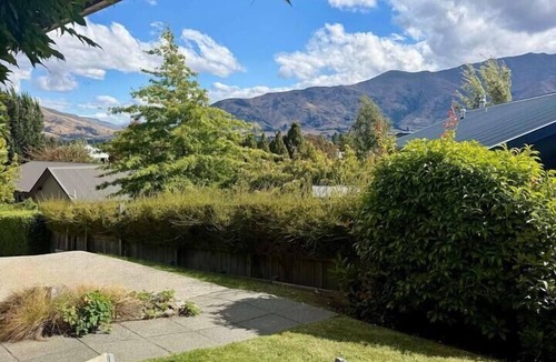 Wanaka Apartment | Wanaka 'Mount Iron Studio' with private terrace