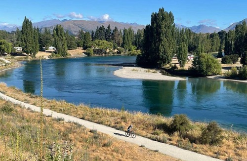 Albert Town Apartment | Wanaka Riverside Townhouse Retreat