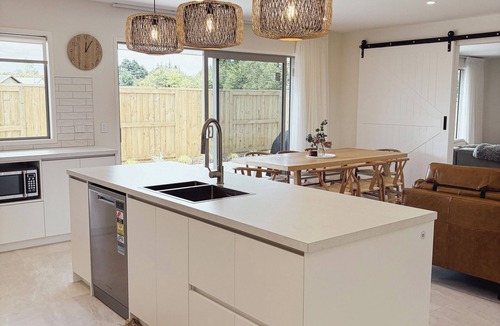 Turangi House | Warm and inviting getaway in Tūrangi with modern comforts, WiFi, and serenity