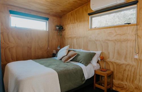 Hamilton Apartment | Warm & Cosy Studio Cabin