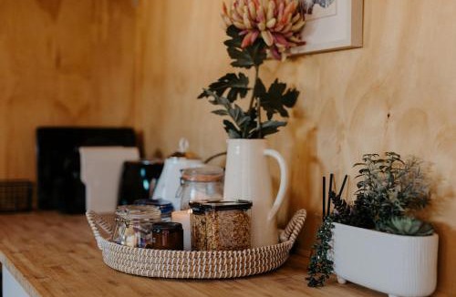 Hamilton Apartment | Warm & Cosy Studio Cabin