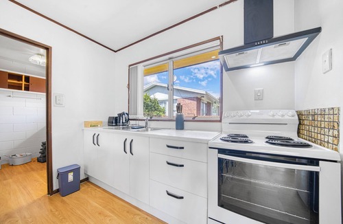 Manurewa House | Warmth and the spacious 2 double bedroom