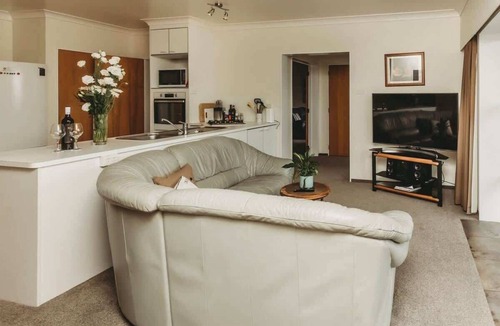 Fitzroy Apartment | Waterfront Apartment in Fitzroy