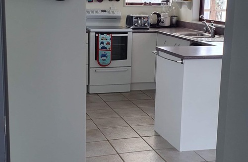 Ngunguru Cottage | Waterfront Cosy Cottage on the beautiful Tutukaka Coast. Sleeps 4. 1 bthrm.