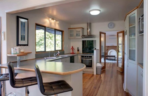 Lake Okareka House | Waterfront Escape - Lakefront Jetty, Sleeps 14