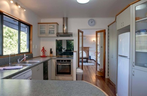 Lake Okareka House | Waterfront Escape - Lakefront Jetty, Sleeps 14