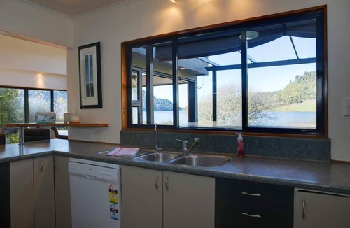 Lake Okareka House | Waterfront Escape - Lakefront Jetty, Sleeps 14
