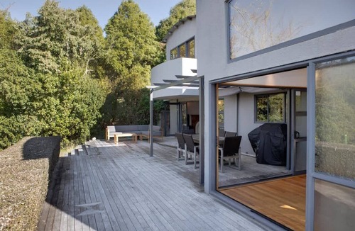 Lake Okareka House | Waterfront Escape - Lakefront Jetty, Sleeps 14