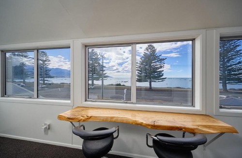 Kaikoura House | Waterfront, Handy Location, Affordable, Unit 1 - KK41641