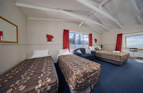 Kaikoura House | Waterfront, Handy Location, Affordable, Unit 1 - KK41641