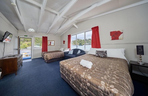 Kaikoura House | Waterfront, Handy Location, Affordable, Unit 1 - KK41641