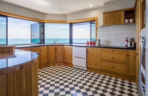 New Plymouth House | Waterfront On Woolcombe - Spacious Holiday Home
