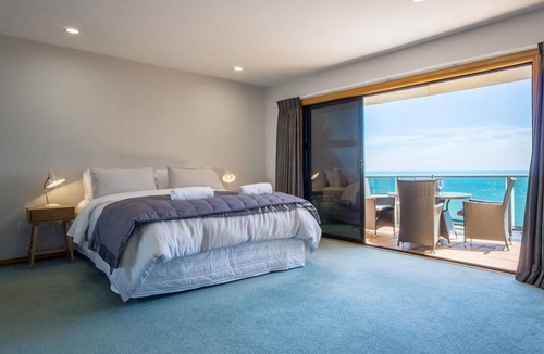 New Plymouth House | Waterfront On Woolcombe - Spacious Holiday Home