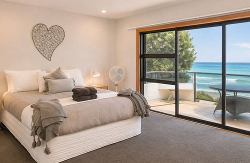 New Plymouth House | Waterfront On Woolcombe - Spacious Holiday Home
