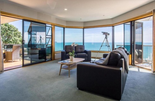 New Plymouth House | Waterfront On Woolcombe – 4BR Holiday Apartment