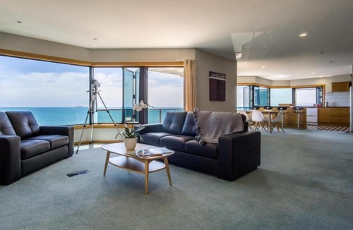 New Plymouth House | Waterfront On Woolcombe – 4BR Holiday Apartment