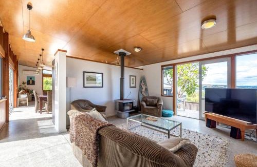 Surfdale House | Welcome on Wilma by Waiheke Pure