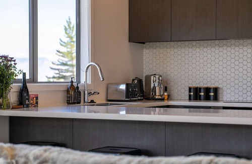 Frankton House | Welcome to Hillside Serenity at Bluewater Views in Queenstown