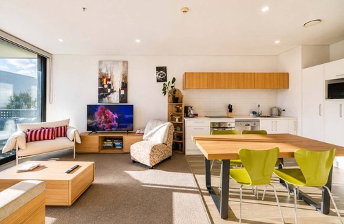 Christchurch City Centre Apartment | Welles St | Christchurch CBD | Sleeps 4 | Balcony