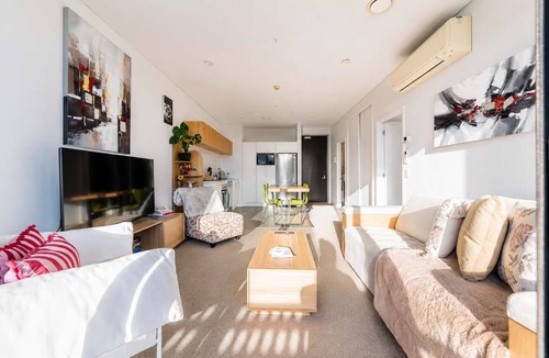 Christchurch City Centre Apartment | Welles St | Christchurch CBD | Sleeps 4 | Balcony