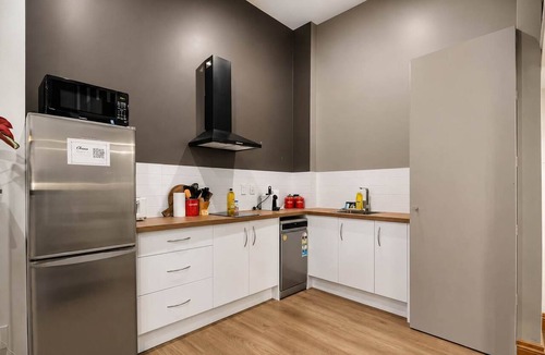 Wellington Apartment | Wellington City Loft | Parking + Kitchen