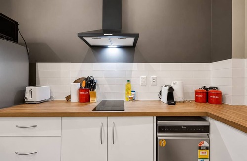 Wellington Apartment | Wellington City Loft | Parking + Kitchen