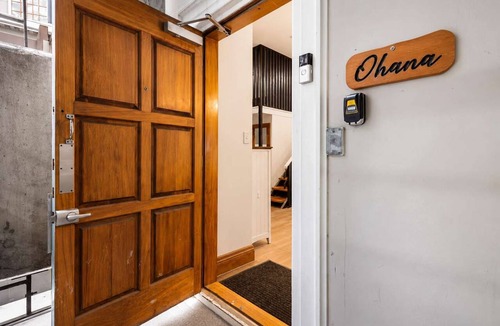 Wellington Apartment | Wellington City Loft | Parking + Kitchen