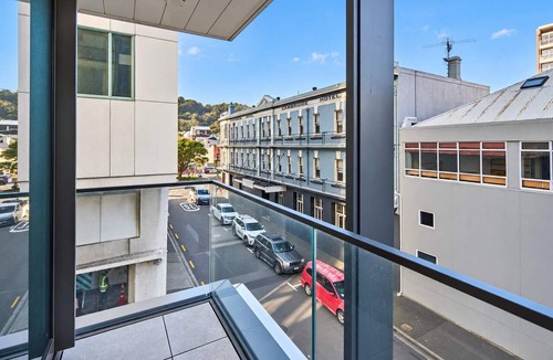 Te Aro Apartment | Wellington City Stay - 1BR with Pool & Gym