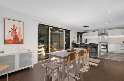 Frankton House | Whakata on McBride - A charming holiday home designed for relaxation, comfort, and convenience.