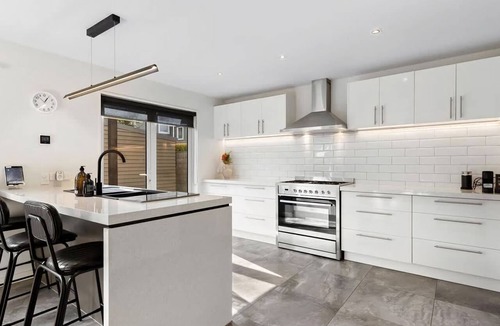 Frankton House | Whakata on McBride - A charming holiday home designed for relaxation, comfort, and convenience.
