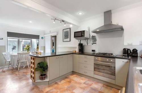 Whangamata House | Whanga Beach Bach