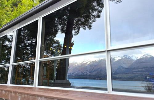 Kinloch House | Whare Puwaha - River Mouth House