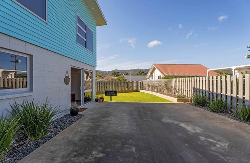 Coromandel House | Wharf Landing: The Studio