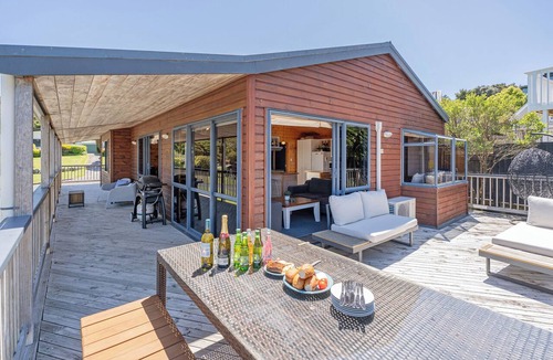Whitianga House | Whitianga Coastal Escape (3 bdrm)