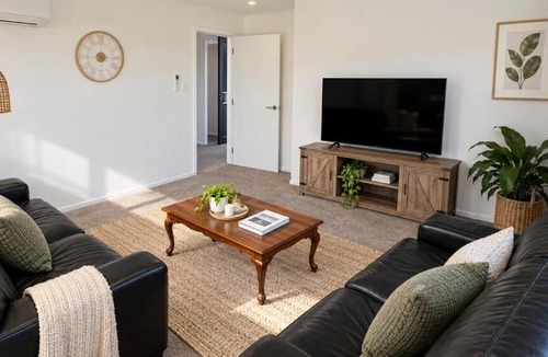 Dunedin House | Whole House-Nice, cozy house in Dunedin with spectacular view