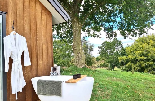 Hamurana Cottage | Wildberry Cottage - Modern Country Escape