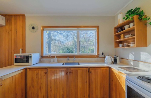 Burkes Pass House | Wildwood Cottage | Cozy 2BR Secluded Stay