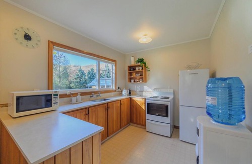 Burkes Pass House | Wildwood Cottage | Cozy 2BR Secluded Stay