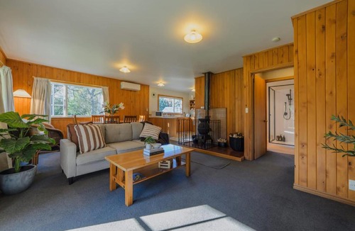 Burkes Pass House | Wildwood Cottage Cozy Secluded Stay