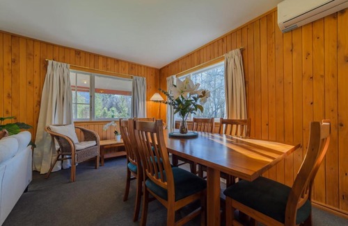 Burkes Pass House | Wildwood Cottage Cozy Secluded Stay