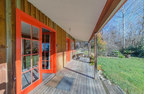 Burkes Pass House | Wildwood Cottage Cozy Secluded Stay