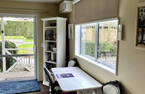 Lincoln Cottage | `Willowtree` : Where Time Slows & Nature Sings`