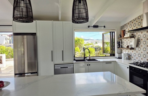 Mangawhai Heads House | WInter retreat, outdoor open fireplace. Indoor gas fireplace Inc LINEN & WIFI